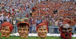 Munchen, 25 Juni 1988 Finale Europees Kampioenschap 1988
Nederland-Rusland met een eindstand van 2-0
v.l.n.r. Marco v Basten de A-team met Rinus Michels, Wim Kieft
Grote maskers
EK 1988