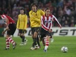 Eindhoven, 20 Februari 2007 Champions Leaguewedstrijd
PSV-FC Arsenal 1e ronde Eindstand 1-0 Seizoen 2006/2007
Mika Vayrynen is Tomas Rosicky de baas