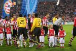 Eindhoven, 20 Februari 2007 Champions Leaguewedstrijd
PSV-FC Arsenal 1e ronde Eindstand 1-0 Seizoen 2006/2007
Opkomst beide elftallen met voorop de aanvoerderd Thierry Henry en Phillip Cocu, de doelmannen gomes en Jens Lehman, Timmy SimonsFrancesc Fabregas, Alex PSV Diego Tardelli, Edison Mendez, Carlos Salcido