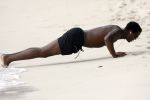 Curacao 6 januari 2006
Patrick Kluivert aan het trainen op het strand met een i pod op zijn hoofd.
Exclusive Foto's: Robert Maassen
