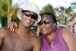 Curacao 7 januari 2006
Patrick Kluivert met zijn tante en zonnebril en petje op vakantie .