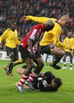 Eindhoven, 20 Februari 2007 Champions Leaguewedstrijd
PSV-FC Arsenal 1e ronde Eindstand 1-0 Seizoen 2006/2007
Philippe Senderos in duel met Arouna Kone en Jens Lehman