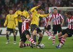 Eindhoven, 20 Februari 2007 Champions Leaguewedstrijd
PSV-FC Arsenal 1e ronde Eindstand 1-0 Seizoen 2006/2007
Phillip Cocu in duel met Tomas Rosicky en Mika Vayrynen