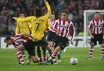 Eindhoven, 20 Februari 2007 Champions Leaguewedstrijd
PSV-FC Arsenal 1e ronde Eindstand 1-0 Seizoen 2006/2007
Phillip Cocu in duel met Tomas Rosicky en Mika Vayrynen