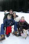 Bad Gastein 13 januari 2007
Pieter v Vollenhoven en Prinses Margriet op vakantie met Prins Maurits Prinses Marilene Prinses Anna Prins Lucas Prins Bernhard jr Prinses Annete Prinses Isablle Prins Sam Prins Pieter Christiaan Prinses Anita Prins Floris en Prinses Aimee vanwege hun 40 jarig huwelijk.