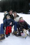 Bad Gastein 13 januari 2007
Pieter v Vollenhoven en Prinses Margriet op vakantie met Prins Maurits Prinses Marilene Prinses Anna Prins Lucas Prins Bernhard jr Prinses Annete Prinses Isablle Prins Sam Prins Pieter Christiaan Prinses Anita Prins Floris en Prinses Aimee vanwege hun 40 jarig huwelijk.