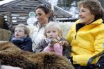 Bad Gastein 13 januari 2007
Pieter v Vollenhoven en Prinses Margriet op vakantie met Prins Maurits Prinses Marilene Prinses Anna Prins Lucas Prins Bernhard jr Prinses Annete Prinses Isablle Prins Sam Prins Pieter Christiaan Prinses Anita Prins Floris en Prinses Aimee vanwege hun 40 jarig huwelijk.