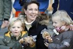 Bad Gastein 13 januari 2007
Pieter v Vollenhoven en Prinses Margriet op vakantie met Prins Maurits Prinses Marilene Prinses Anna Prins Lucas Prins Bernhard jr Prinses Annete Prinses Isablle Prins Sam Prins Pieter Christiaan Prinses Anita Prins Floris en Prinses Aimee vanwege hun 40 jarig huwelijk.