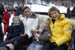 Bad Gastein 13 januari 2007
Pieter v Vollenhoven en Prinses Margriet op vakantie met Prins Maurits Prinses Marilene Prinses Anna Prins Lucas Prins Bernhard jr Prinses Annete Prinses Isablle Prins Sam Prins Pieter Christiaan Prinses Anita Prins Floris en Prinses Aimee vanwege hun 40 jarig huwelijk.