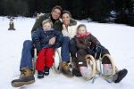 Bad Gastein 13 januari 2007
Pieter v Vollenhoven en Prinses Margriet op vakantie met Prins Maurits Prinses Marilene Prinses Anna Prins Lucas Prins Bernhard jr Prinses Annete Prinses Isablle Prins Sam Prins Pieter Christiaan Prinses Anita Prins Floris en Prinses Aimee vanwege hun 40 jarig huwelijk.