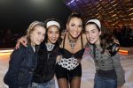 Baarn 26 januari 2006
Sterren schaatsen op het ijs van RTL in Baarn met Martijn krabbe en John Williams.
Quinty Trustfull met dochter en vriendinnen