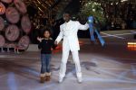 Baarn 26 januari 2006
Sterren schaatsen op het ijs van RTL in Baarn met Martijn krabbe en John Williams.
Regilio Tuur met dochter