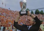 Munchen, 25 Juni 1988 Finale Europees Kampioenschap 1988
Nederland-Rusland met een eindstand van 2-0
Rinus Michels met beker
EK 1988