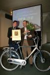 Rosmalen, 28 Januari 2007
Rob Beset ( Batavus )ontvangt de eerste prijs voor fiets van het Jaar:
Batvavus Adagio Nu Vinci
Foto Peter Smulders BV Eindhoven