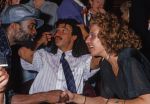 Munchen, 25 Juni 1988 Finale Europees Kampioenschap 1988
Nederland-Rusland met een eindstand van 2-0
Feest voor Ruud Gullit en Yvonne Gullit ( Yvonne de Vries ) met de zanger van de Revelation band
EK 1988