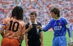 Munchen, 25 Juni 1988 Finale Europees Kampioenschap 1988
Nederland-Rusland met een eindstand van 2-0
Ruud Gullit in duel met doelman Dasaev
EK 1988