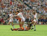 Munchen, 25 Juni 1988 Finale Europees Kampioenschap 1988
Nederland-Rusland met een eindstand van 2-0
Ruud Gulli wordt onderuit gehaald en Marco v Basten protesteert
EK 1988