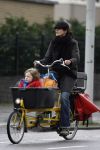 Amsterdam 17 januari 2007
Susan Visser met kindje op bakfiets.