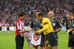 Eindhoven, 20 Februari 2007 Champions Leaguewedstrijd
PSV-FC Arsenal 1e ronde Eindstand 1-0 Seizoen 2006/2007
Phillip Cocu bij de toss met Thierry Henry en scheidsrechter Tom Henning