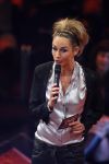 Hilversum 3 februari 2006
Wendy v Dijk presenteert de x factor. 
Haar moeder en broer zitten op de tribune.