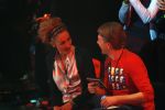 Hilversum 3 februari 2006
Wendy v Dijk presenteert de x factor. 
Haar moeder en broer zitten op de tribune.
Peter Smulders bv