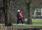Amsterdam 1 februari 2007
Wessel v Diepen en Daphne Bunskoek kussend. 
Daarna gaat wessel wandelen in het vondelpaark.