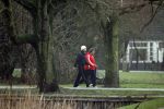 Amsterdam 1 februari 2007
Wessel v Diepen en Daphne Bunskoek kussend. 
Daarna gaat wessel wandelen in het vondelpark.