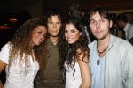 Uitgeest 17 januari 2006
Feest Henk Geels in Bobs saloon.
Jan Smit en Yolanthe Cabau v Karsbergen en zusje jan smit
