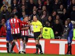 Eindhoven, 25 Februari 2010
1/8 Finale Uefa Europa League PSV-HSV, eindstand 3-2
PSV uitgeschakeld op basis van uit gescoorde doelpunten
Balazs Dzsudzsak krijgt in een halve minuut 2x geel, dus rood
Foto Junior Smulders