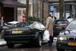Amsterdam 30 januari 2010
Bram Moszkowicz doe boodschappen op de cornelis schuytstraat met zijn old timer aston martin.
Peter Smulders bv