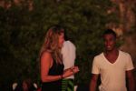 Curacao 9 januari 2010
Doutzen Kroes met haar nieuwe vriend dj Sunnery james op het mooiste strandje van Curacao genaamd Port Marie.
Peter Smulders bv
