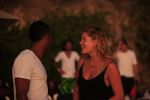 Curacao 9 januari 2010
Doutzen Kroes met haar nieuwe vriend dj Sunnery james op het mooiste strandje van Curacao genaamd Port Marie.
Peter Smulders bv