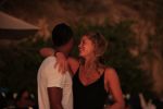 Curacao 9 januari 2010
Doutzen Kroes met haar nieuwe vriend dj Sunnery james op het mooiste strandje van Curacao genaamd Port Marie.
Peter Smulders bv