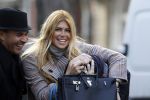 Amsterdam 20 januari 2010
Ruud en estelle Gullit met een vriend van hen uit Los Angeles. Danielle Overgaag kwam hem de hand schudden terwijl leco haar haren aan het verven was. Ruud en estelle proberen haar te verbergen voor de fotograaf.
Peter Smulders bv