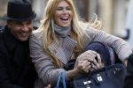 Amsterdam 20 januari 2010
Ruud en estelle Gullit met een vriend van hen uit Los Angeles. Danielle Overgaag kwam hem de hand schudden terwijl leco haar haren aan het verven was. Ruud en estelle proberen haar te verbergen voor de fotograaf.
Peter Smulders bv