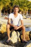 Curacao 28 december 2009
Ewout Genemans op het strand in curacao.
Ewout is ongelofelijk populair bij de nederlandse jeugd.
Peter Smulders bv