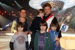 Hilversum 4 februari 2011
Sterren dansen op het ijs bij SBS6 in studio 22.
Het wordt gepresenteerd door Gerard Joling en Nance Coolen. Beau v Erven Dorens met vrouw en kinderen
Peter Smulders bv