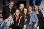 Hilversum 4 februari 2011
Sterren dansen op het ijs bij SBS6 in studio 22.
Het wordt gepresenteerd door Gerard Joling en Nance Coolen. Danny de Munk met vrouw en kinderen en ouders en schoonmoeder
Peter Smulders bv