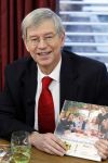 Eemnes 26 januari 2011
Dr Frank met zijn nieuwe boek bij koffietijd
Peter Smulders bv