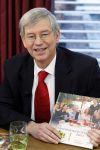 Eemnes 26 januari 2011
Dr Frank met zijn nieuwe boek bij koffietijd
Peter Smulders bv