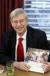 Eemnes 26 januari 2011
Dr Frank met zijn nieuwe boek bij koffietijd
Peter Smulders bv