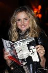 Amsterdam 1 februari 2011
Fatima Moreira de Melo ontvangt het eerste LeDuc magazine bij het college hotel.
Peter Smulders bv