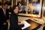 Amsterdam 25 januari 2011
Cast Legalyy Blonde opent amsterdamse effectenbeurs. Aanwezig Pearl Jozefzoon, Albert Verlinde Laura Vlasblom Kim Lian v d Meij Joey Schalker Roy v Iersel en medewerkers van de beurs.
Peter Smulders bv