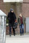 Amsterdam 15 januari 2011
Susan Visser laat samen met haar zoon de hond uit.
Peter Smulders bv