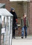 Amsterdam 15 januari 2011
Susan Visser laat samen met haar zoon de hond uit.
Peter Smulders bv