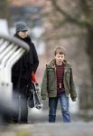Amsterdam 15 januari 2011
Susan Visser laat samen met haar zoon de hond uit.
Peter Smulders bv