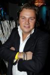 Uitgeest 17 januari 2011
Nieuwjaarsreceptie Henk Geels in Bobs saloon. Wesley Bronkhorst met Buddha to Buddha armband
Peter Smulders bv