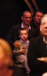 Hilversum 30 januari 2011
Yolanthe Sneijder Cabau presenteert het nationale songfestival en Wesley en Jessey Sneijder kijken trots toe.
Peter Smulders bv