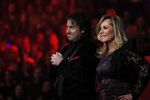 Hilversum 20 januari 2012
Iris Kroes wint de finale van the voice of holland in studio 22. Angela Groothuizen met Marco Borsato
Peter Smulders bv