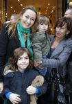 Amsterdam 21 januari 2012
Premiere de muppets in Tuschinski. Cynthia Abma met moeder en kinderen
Peter Smulders bv